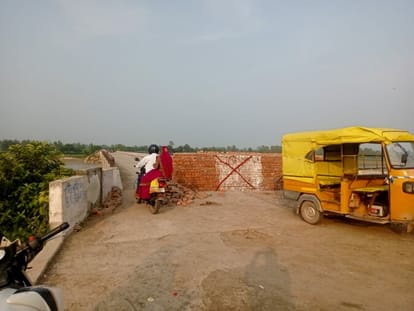 Passengers broke the security wall of Bhanga bridge, traffic started