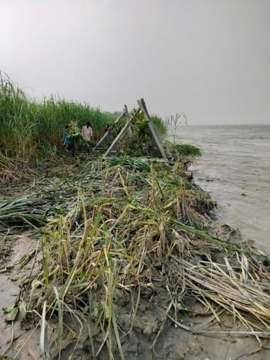 Sharda river water entered two and a half thousand houses of three villages