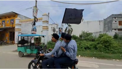 Black flags waved on Independence Day, three students arrested