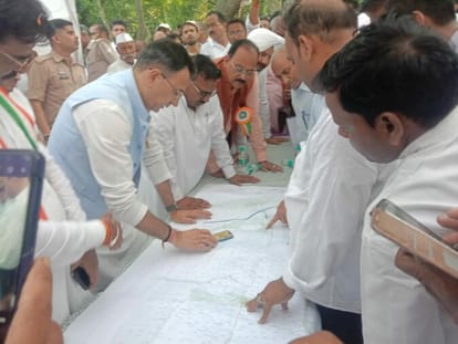 PWD Minister Jitin Prasad saw the land for the construction of the bridge