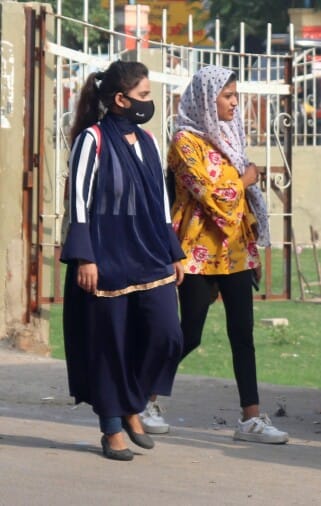 Strong sunlight and humidity made people miserable