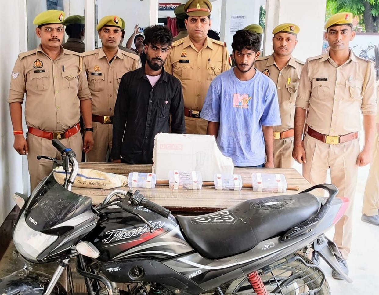 Two thieves caught with jewelry worth five lakhs, 13 thousand cash