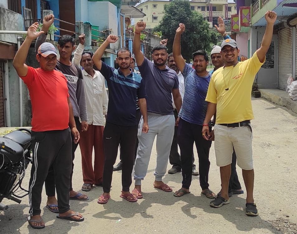 Demonstration for the demand of asphalting on the road