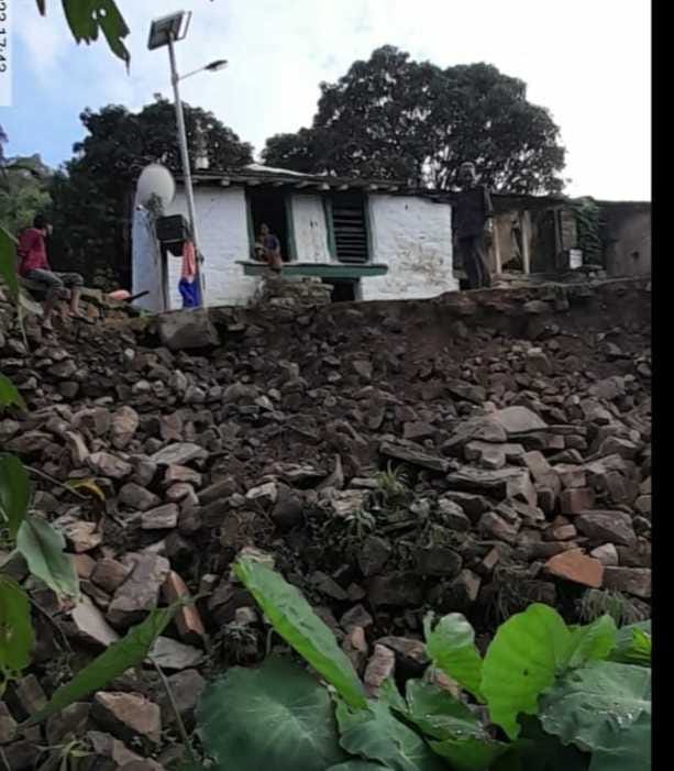 Courtyard collapsed in Heda village, threat to house too