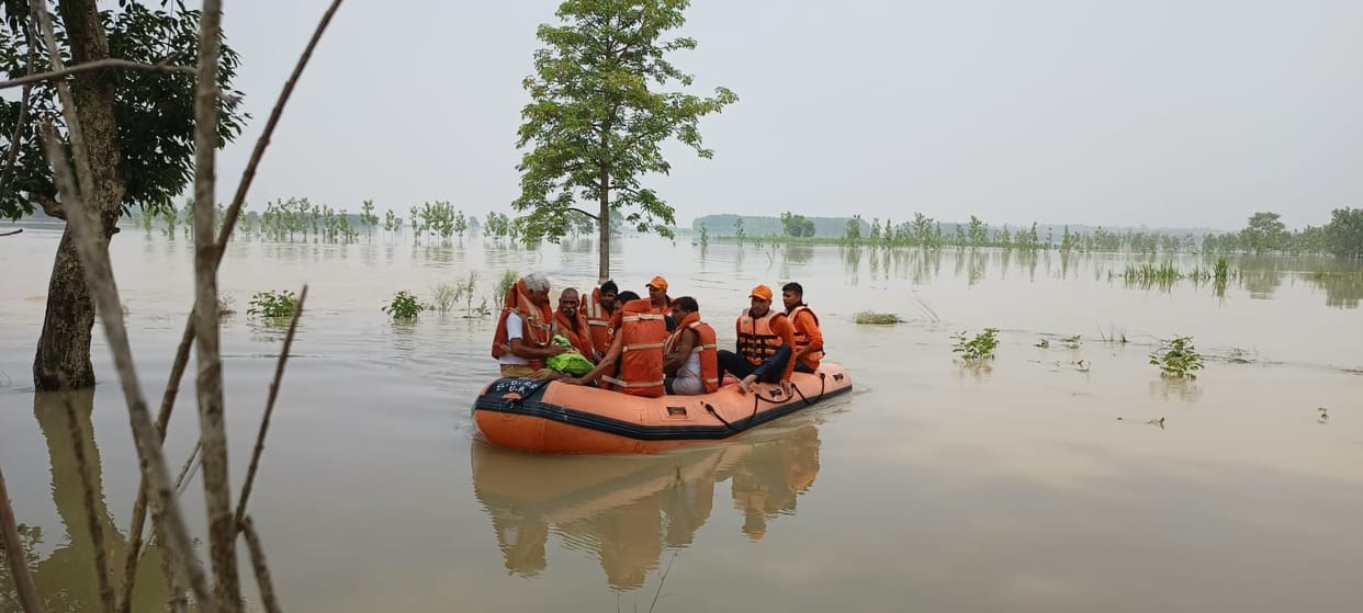 Ten villages became islands, water entered the population of 13 villages