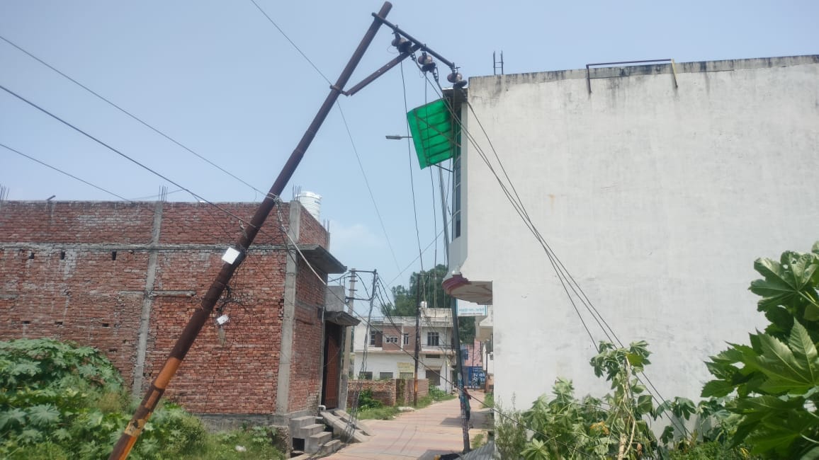 SDO's encirclement on falling dilapidated pillars