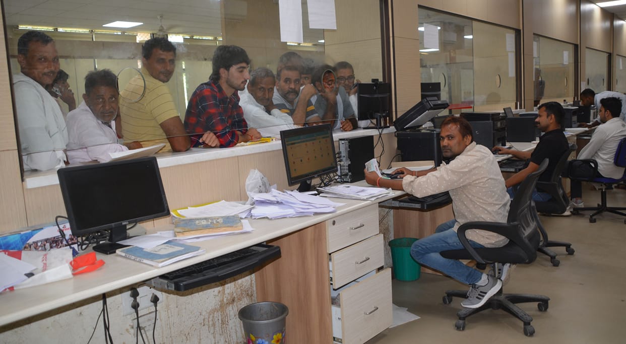Out of 2150 applications pending in the vehicle registration branch, only 60 could be settled