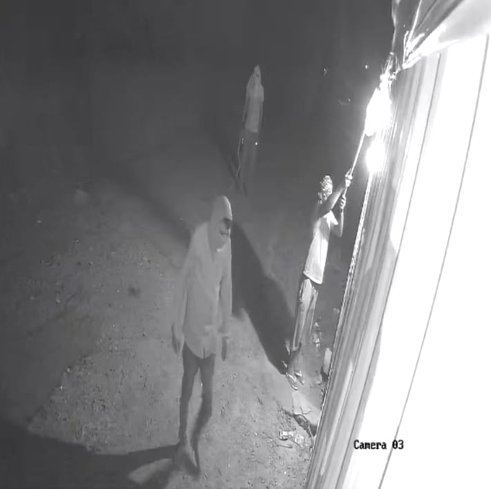 Masked youths looted liquor contract by covering CCTV camera