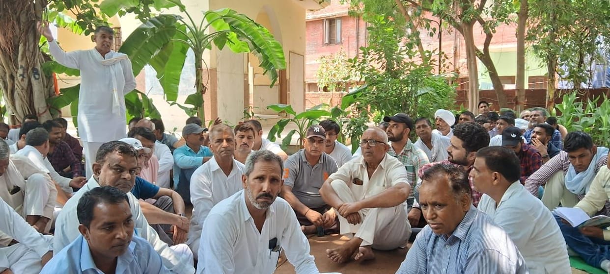 Irrigation department employees staged a sit-in