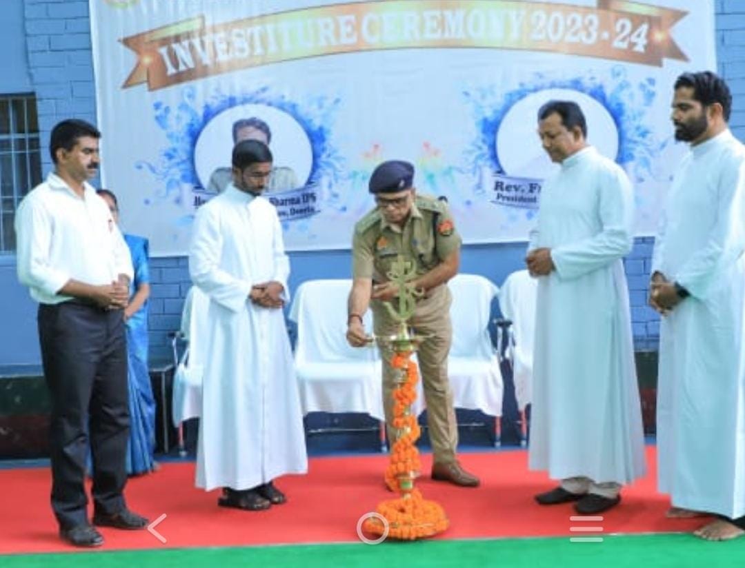 Students need to search for gold, not soil: Father Sabu