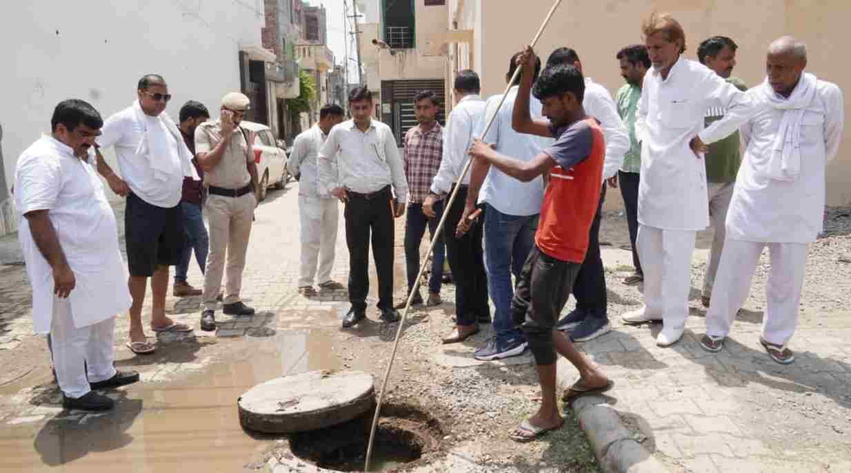 Sewer system in bad shape, mayor wrote letter to public health minister for action against JE Sanjay Duhan of Public Health