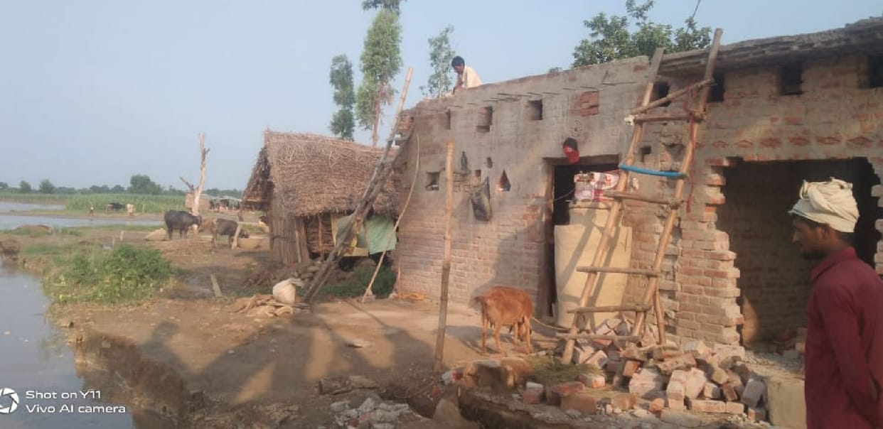 Erosion started as soon as the water level decreased, three houses were included in the river