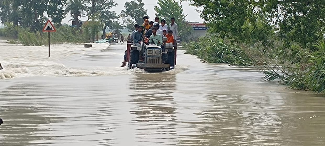 The effect of flood on the ghat of Bijnor barrage, the stairs are submerged