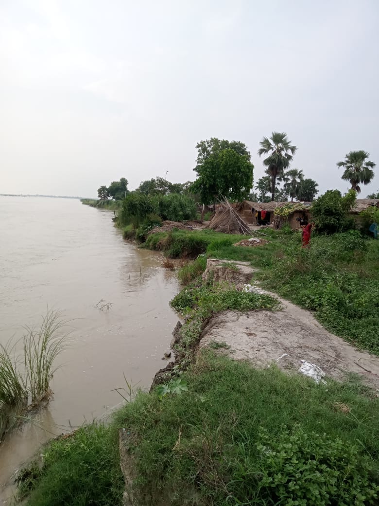 Water level of Ghaghra river started decreasing, cutting started