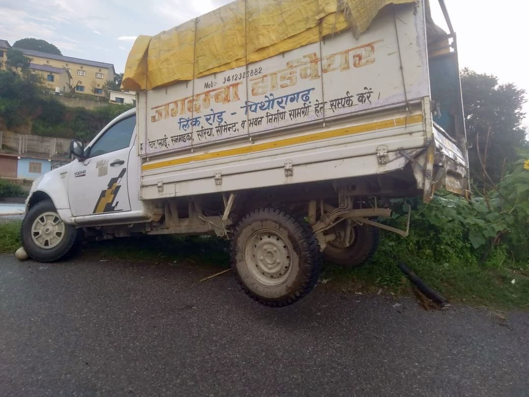 Vehicle saved from accident on Hudeti road
