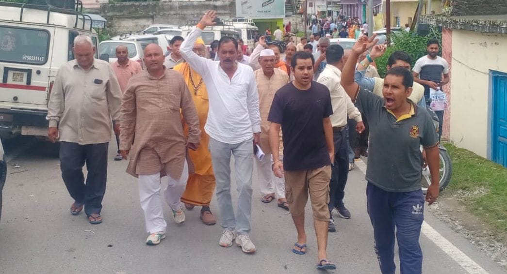 The people of Salt took out a procession with the traders