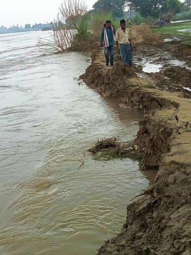 Ganga cutting fast in Bachhora, main road cut