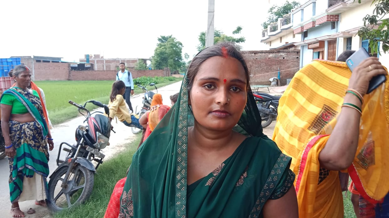 a women jwelry theft