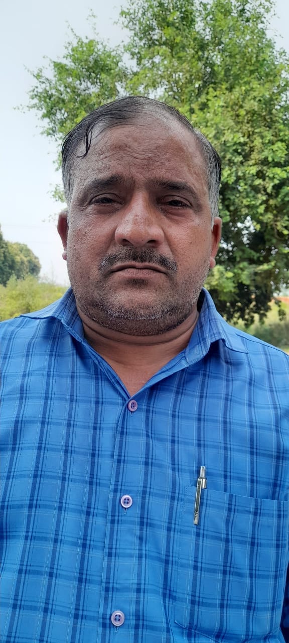 Looting Rs 3.26 lakh from a businessman with a gun on his forehead