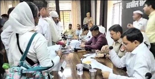 The District Magistrate expressed displeasure over the absence of the Executive Engineer of the Electricity Corporation