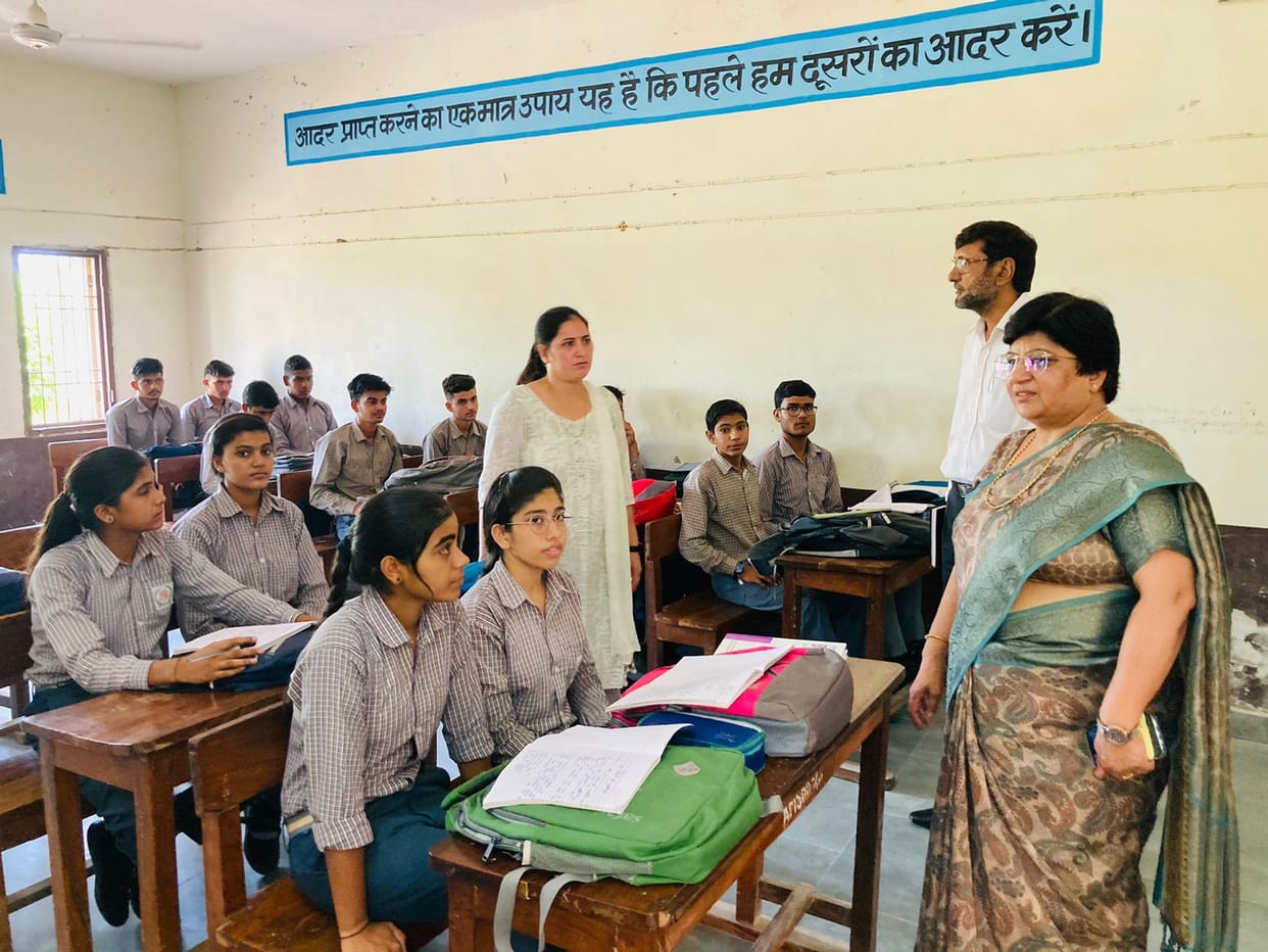 Divisional commissioner inspected, dirt found in PMshree school, webs were engaged in classes, could not even give record of mid day meal