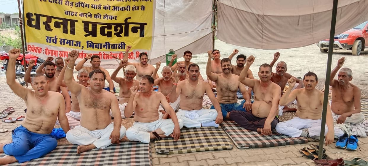 Demonstrated half-naked for the demand of dumping point shift