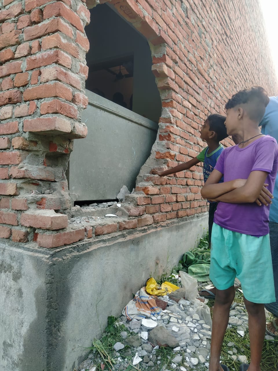 Property worth one and a half lakh stolen by masking in two houses