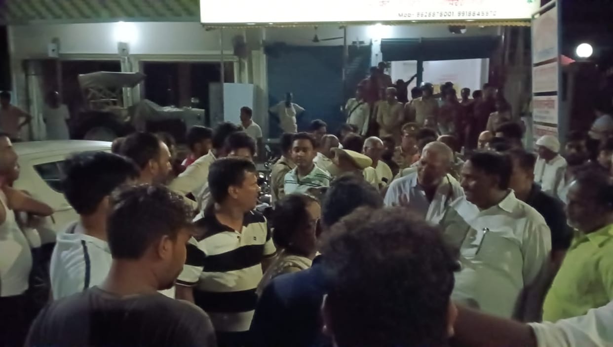 Woman dies in private hospital, relatives create ruckus