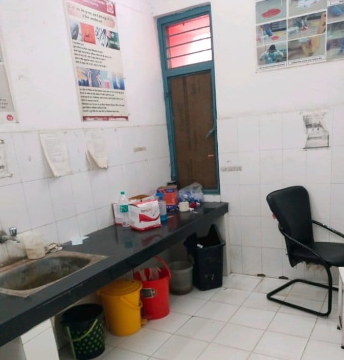 Arbitrariness of lab personnel in district hospital, patients are facing trouble