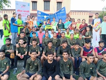 Inner wheel club gave sports equipment to Krida Bharti