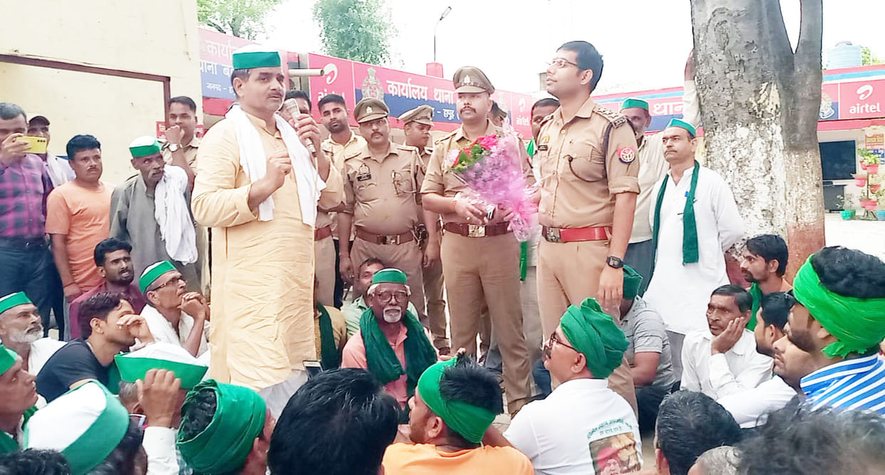 Bhakiyu workers protested by surrounding the police station