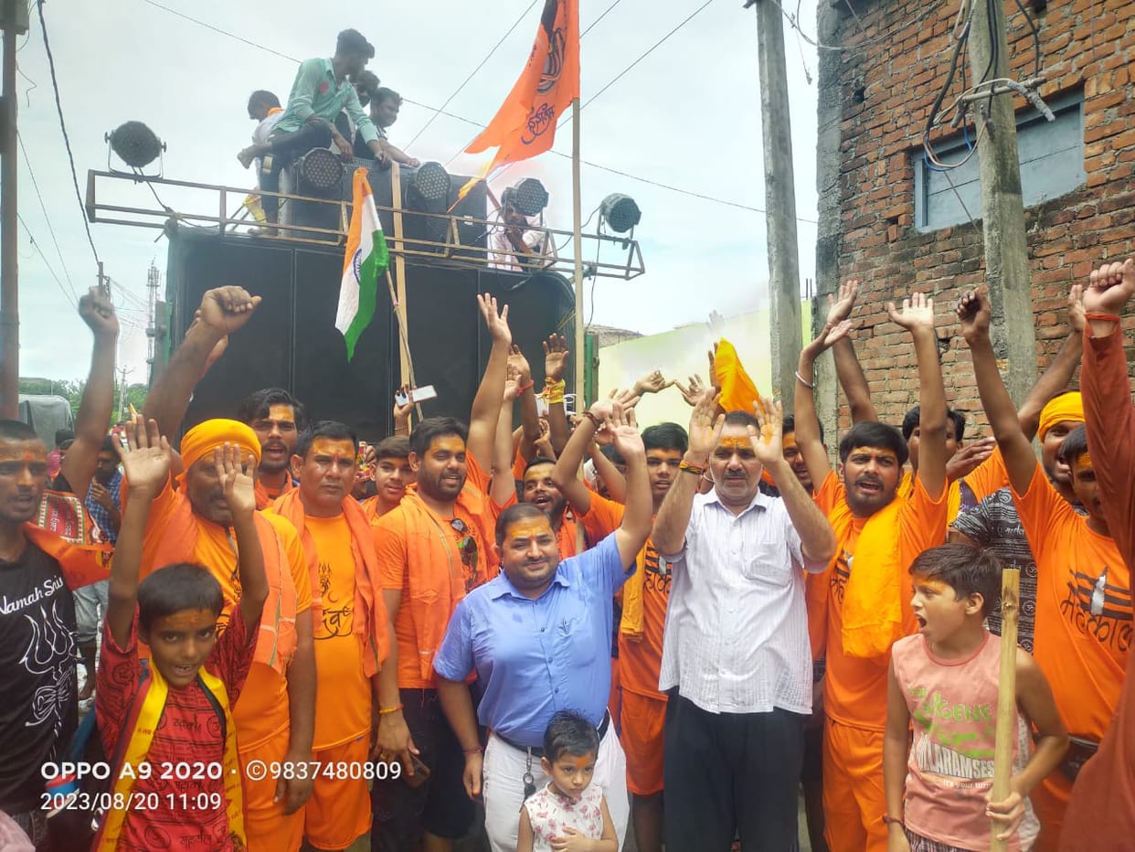 Kanwariyas also left from Puranpur