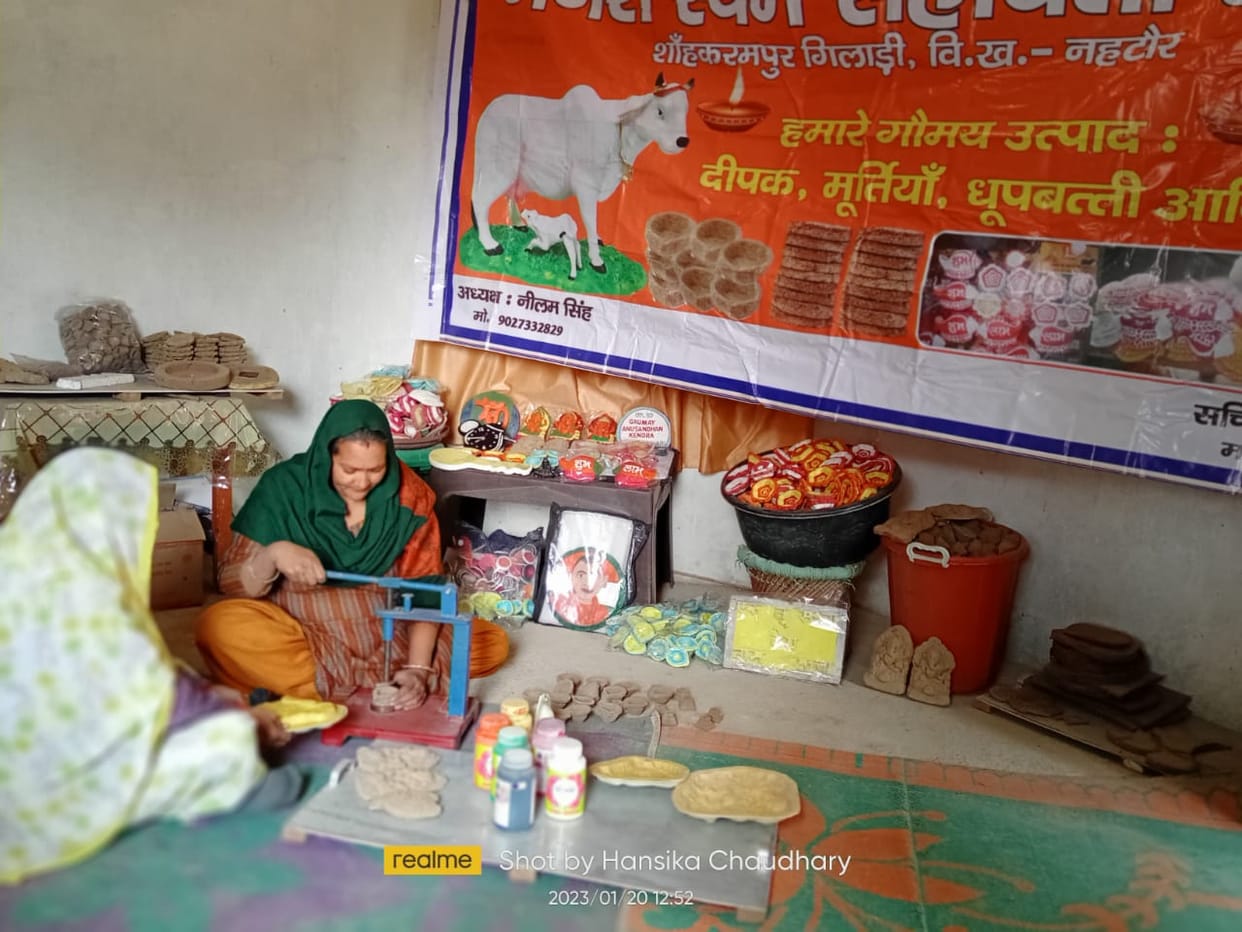 Deepawali will shine with cow dung lamps