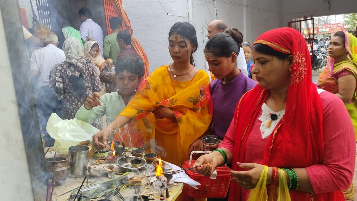 Devotees performed Jalabhishek in Shiva temples on Nagpanchami