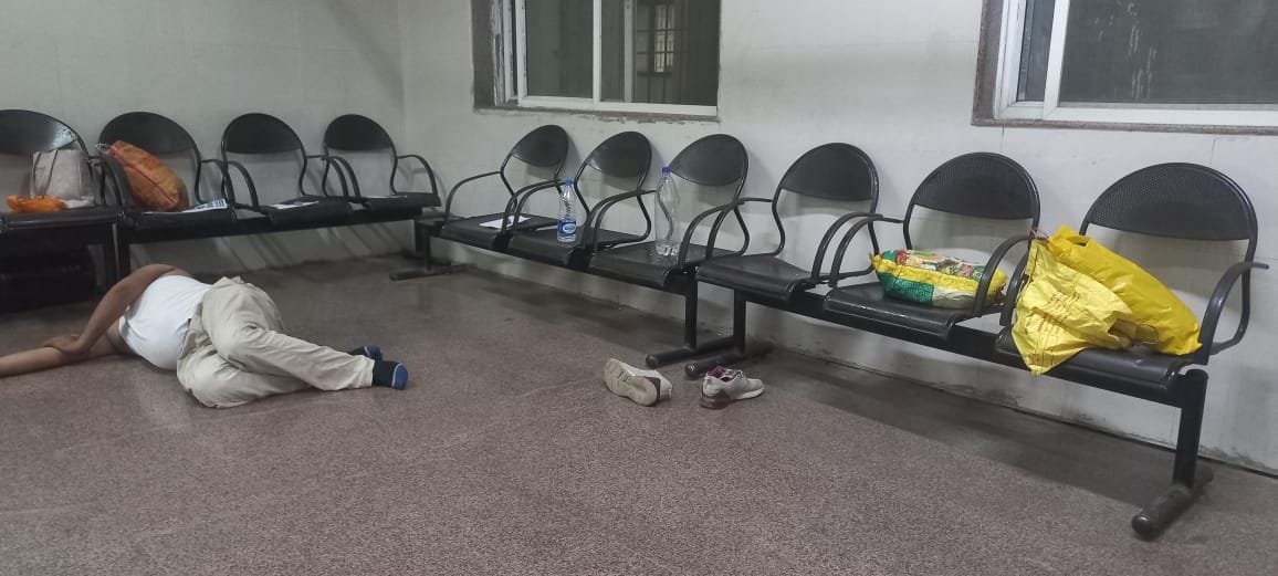 Getting ultrasound done in medical college is crooked kheer, shoe-slippers, helmet and someone puts the number by keeping a bag