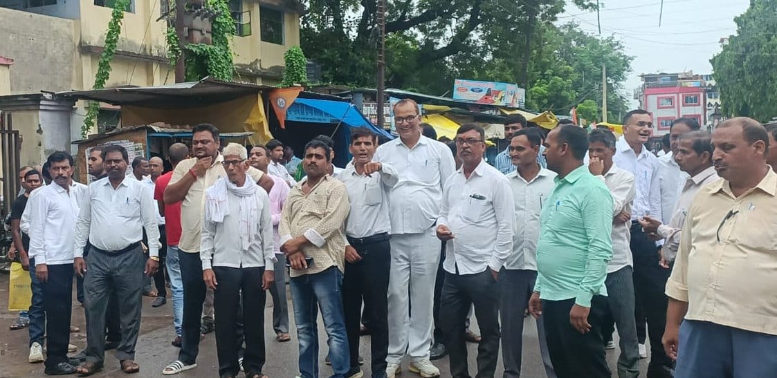 Patti bar advocates started protest