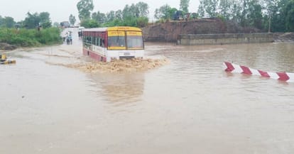 Traffic stopped again near Bhainsi river bridge due to heavy rains