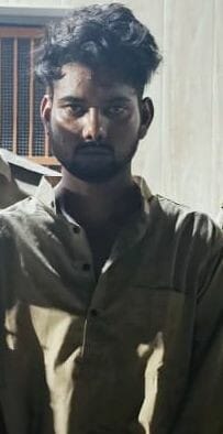 Shahjahanpur News: रुपये खत्म होने पर घर लौटा तारिक, पुलिस ने मुठभेड़ के बाद दबोचा Tariq returned home after running out of money, police caught him after an encounter