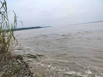 10 acres of sugarcane crop immersed in the river