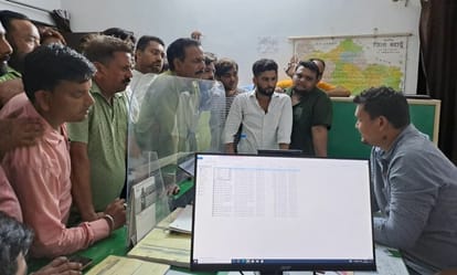 Troubled by the power cut, the villagers surrounded the sub-station