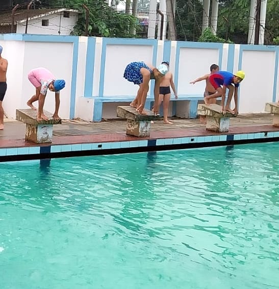 Shanvi and Ansh got first position in swimming competition