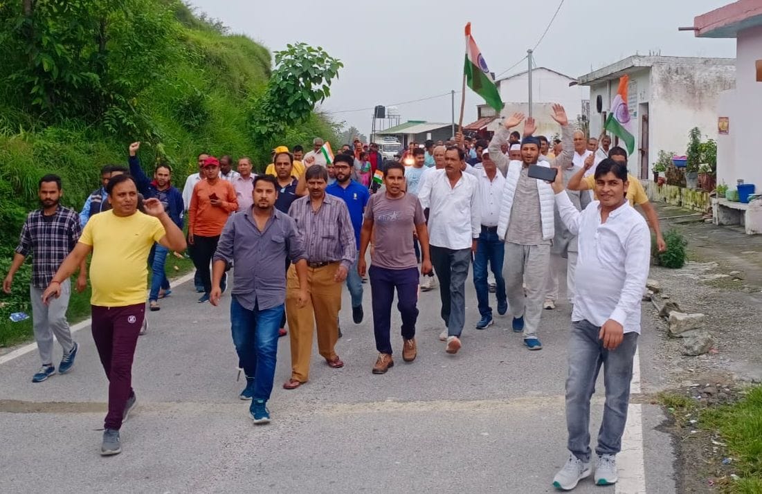 Protest against removal of encroachment, market closed procession