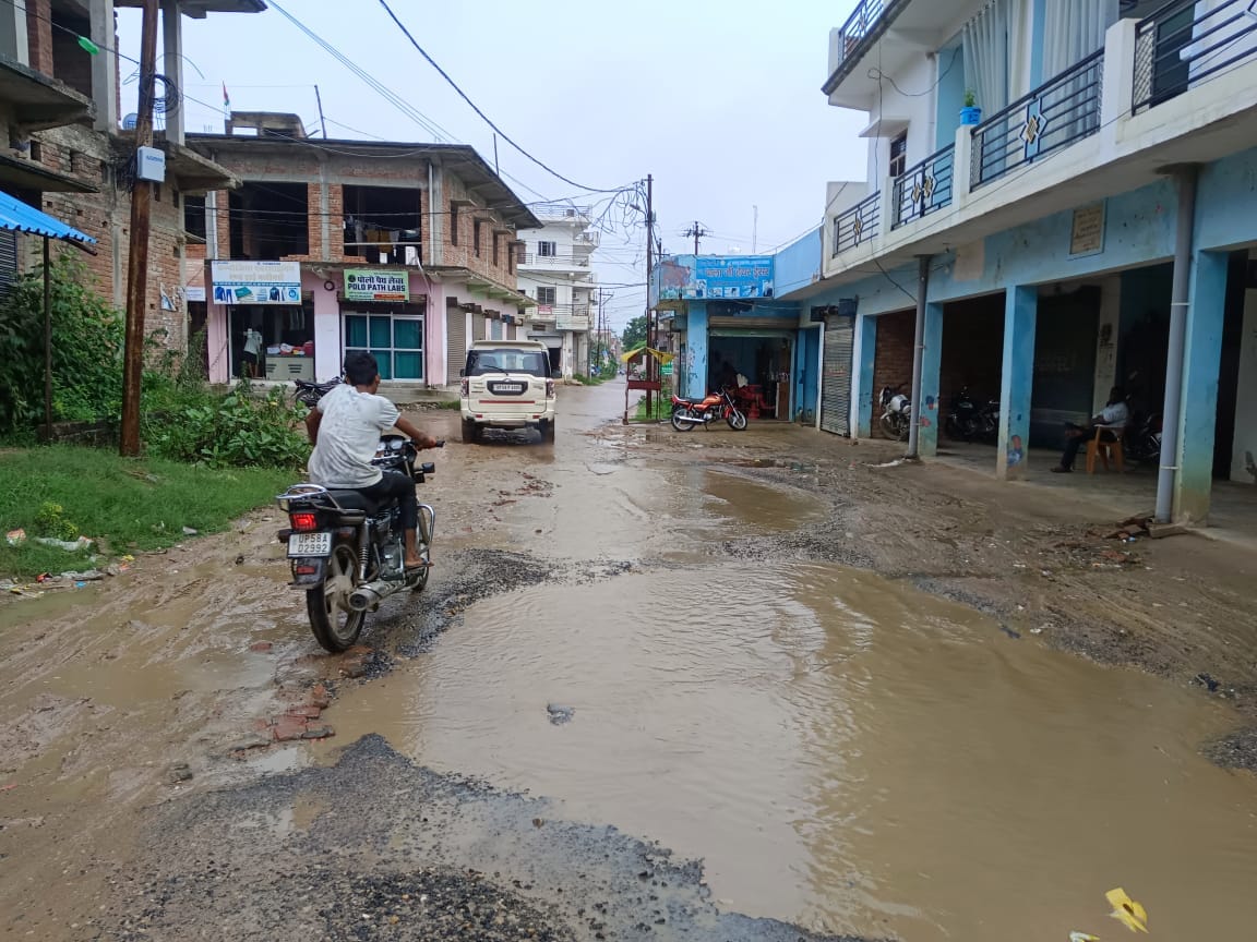 Waterlogging in the city's neighborhoods, roads drenched in mud