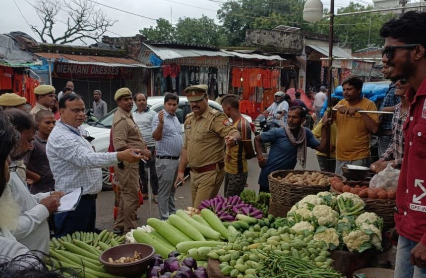Notice to 23 shopkeepers of Purab Padav Sabzi Katra
