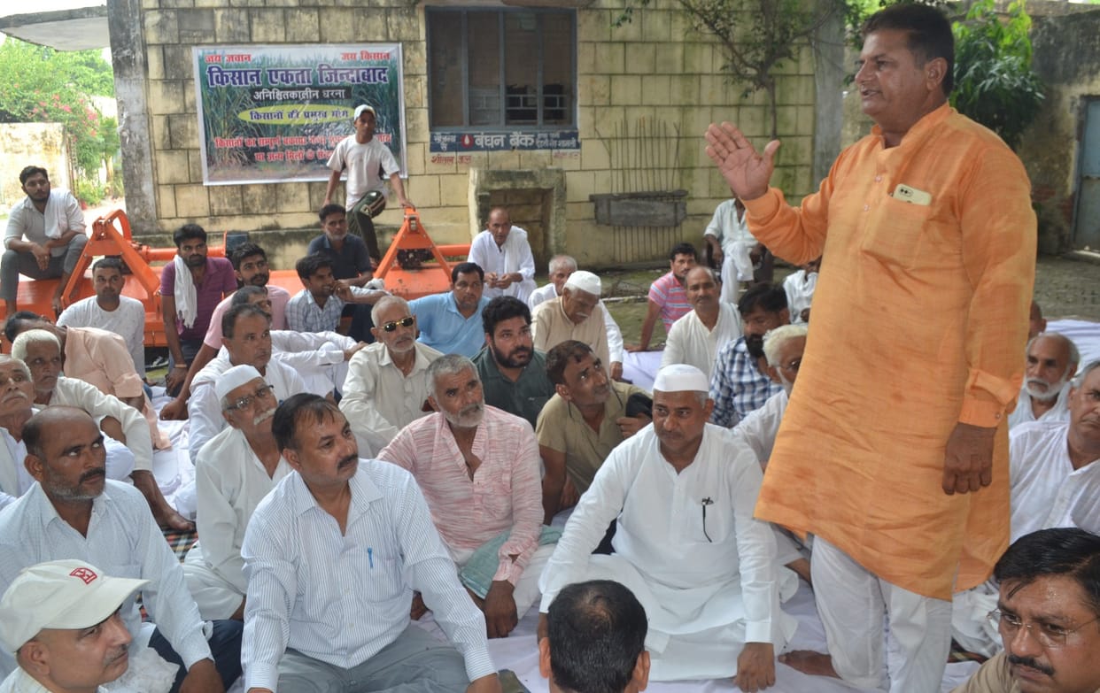 Farmers started indefinite strike at Shamli Sugarcane Committee office