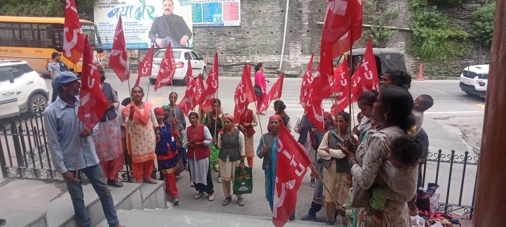 rampur news, protest, salary, local body.