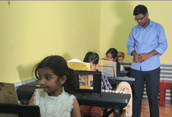There is no light in the eyes, Aman is teaching music to children