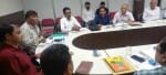 जिला सहकारी बैंक सभागर में बैठक लेते जिला सहायक निबंधक।- स्रोत-सहकारिता विभाग