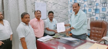Pilibhit News: सात सूत्री मांगों को लेकर सिंचाई कर्मचारियों ने दिया धरना Irrigation workers protested for seven point demands