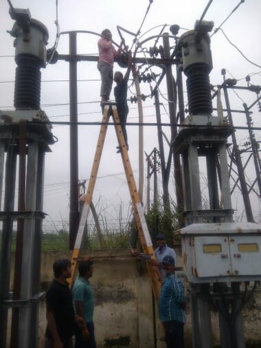Cable box of high tension line burst, electricity stalled for three and a half hours